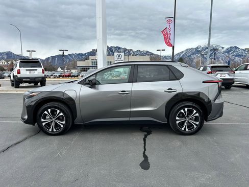 Used 2023 Toyota bZ4X XLE w/ Weather Package image 2