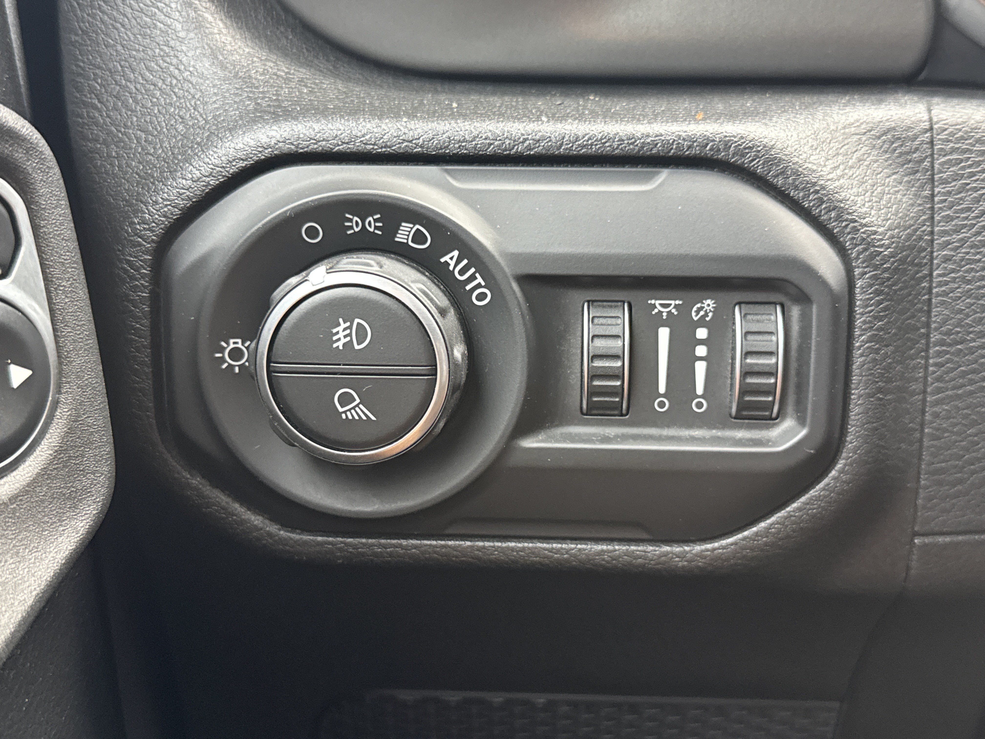 Used 2021 Jeep Gladiator Sport AWD/4WD image 13