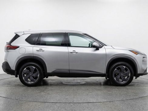 Used 2025 Nissan Rogue SV FWD image 11