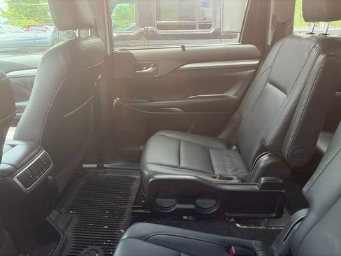 Used 2018 Toyota Highlander XLE AWD/4WD image 6