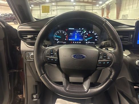 Used 2020 Ford Explorer XLT image 17