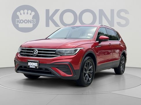 Used 2022 Volkswagen Tiguan SE AWD/4WD image 1