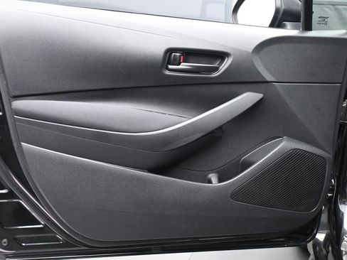 Used 2022 Toyota Corolla LE FWD image 9
