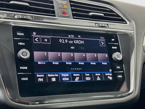 Used 2024 Volkswagen Tiguan SE w/ Panoramic Sunroof Package FWD image 19