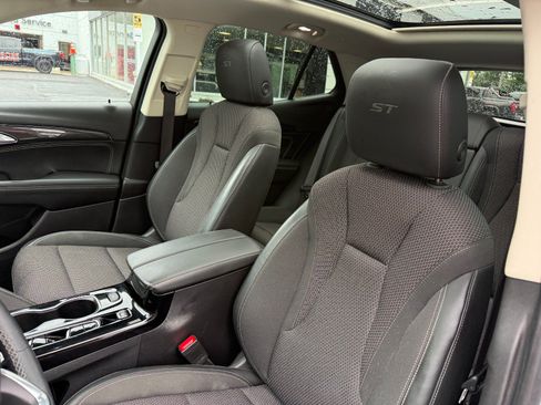 Used 2022 Buick Envision Preferred AWD/4WD image 14