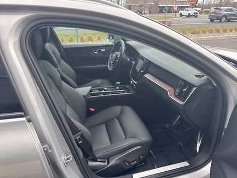 Certified 2025 Volvo V60 B5 Cross Country Plus AWD/4WD image 13