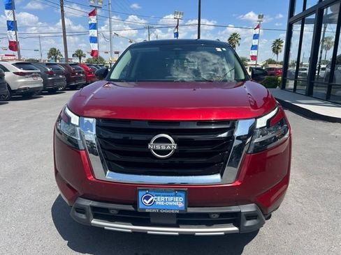 Used 2024 Nissan Pathfinder SL FWD image 2