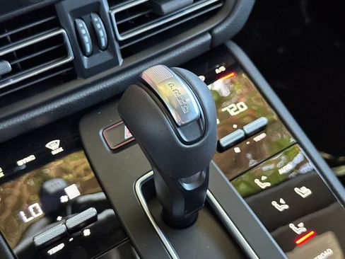 New 2026 Porsche Macan AWD/4WD image 25