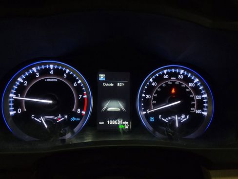 Used 2019 Toyota Highlander XLE AWD/4WD image 23