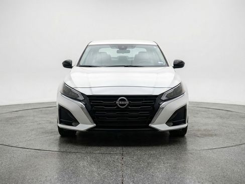 Used 2025 Nissan Altima 2.5 SV image 2