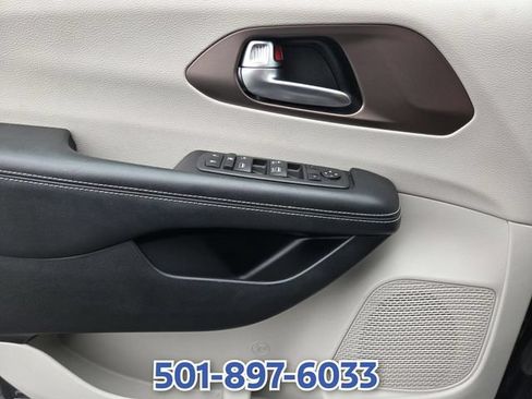 Used 2022 Chrysler Voyager LX FWD image 25