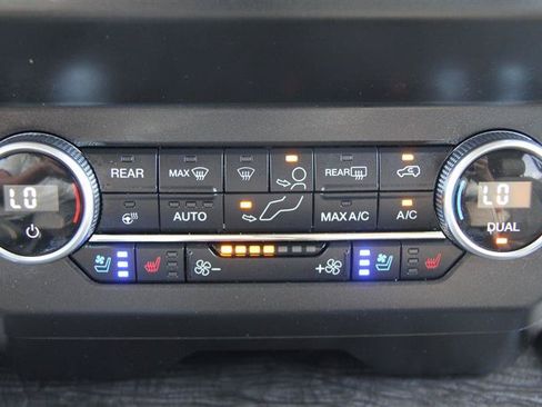 Used 2020 Ford Expedition Limited AWD/4WD image 34
