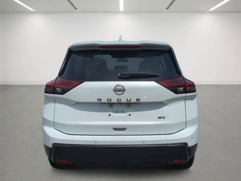 Used 2024 Nissan Rogue SV FWD image 5