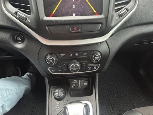 Used 2016 Jeep Cherokee Trailhawk w/ Comfort/Convenience Group image 16