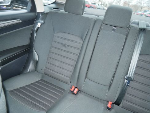 Used 2020 Ford Fusion SE image 12