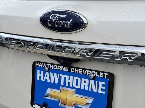 Used 2017 Ford Explorer XLT w/ Equipment Group 202A image 31