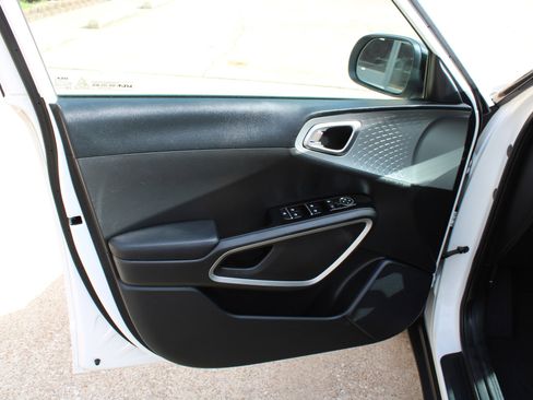 Used 2023 Kia Soul S image 18