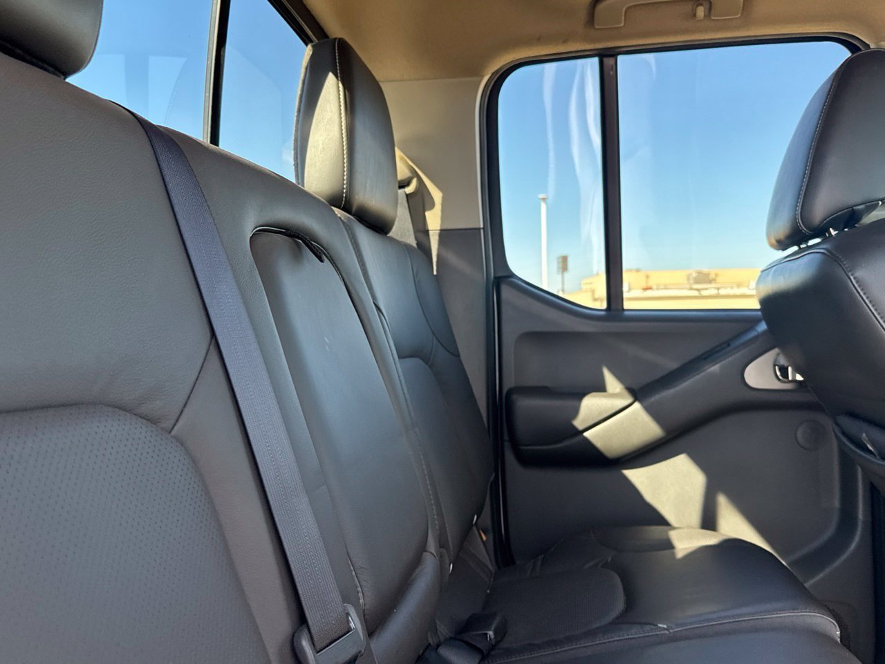 Used 2015 Nissan Frontier PRO-4X w/ Pro-4x Luxury Package AWD/4WD image 38