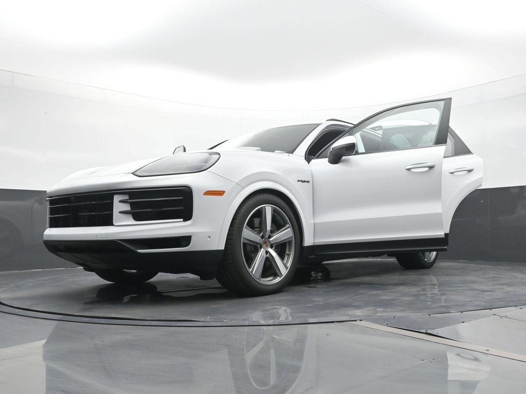 Certified 2025 Porsche Cayenne E-Hybrid AWD/4WD image 31
