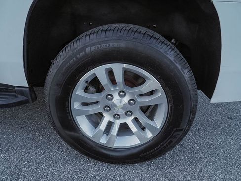 Used 2019 Chevrolet Tahoe LS w/ Enhanced Driver Alert Package image 38