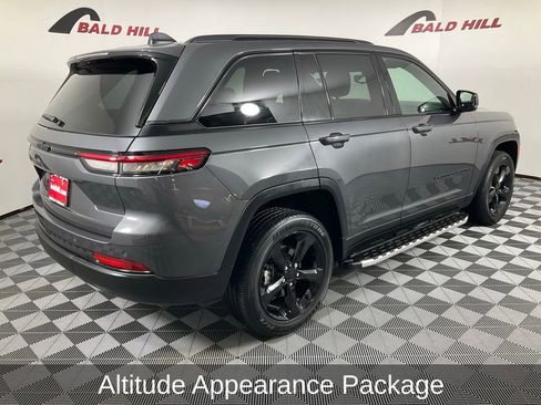 Used 2024 Jeep Grand Cherokee Altitude image 8