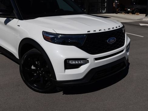 Used 2023 Ford Explorer ST-Line w/ Class IV Trailer Tow Package AWD/4WD image 7