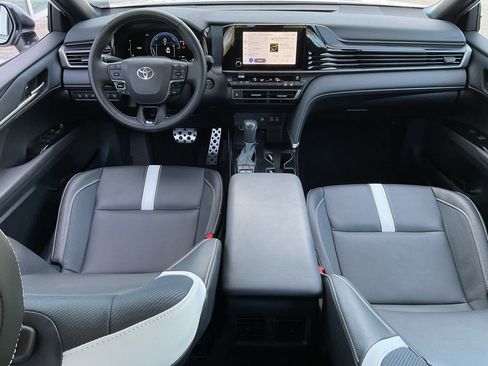 Used 2025 Toyota Camry SE image 19