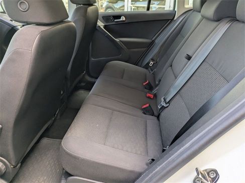 Used 2018 Volkswagen Tiguan Limited w/ Premium Package image 25