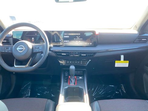 New 2025 Nissan Kicks SR image 18