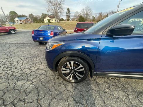 Used 2020 Nissan Kicks SR w/ SR Premium Package image 2