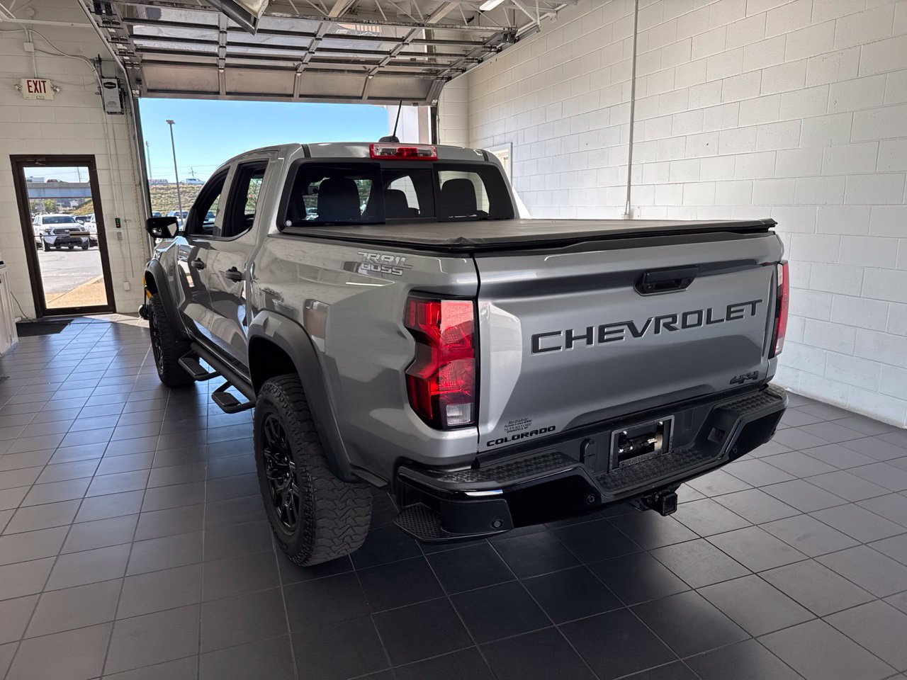Used 2024 Chevrolet Colorado Trail Boss w/ Technology Package AWD/4WD image 6