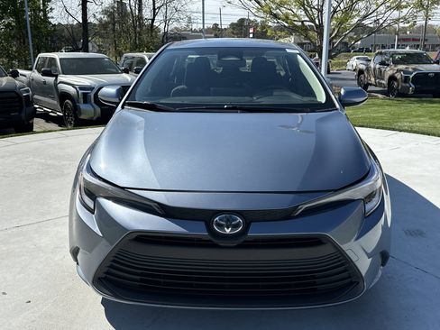 Used 2023 Toyota Corolla LE image 3