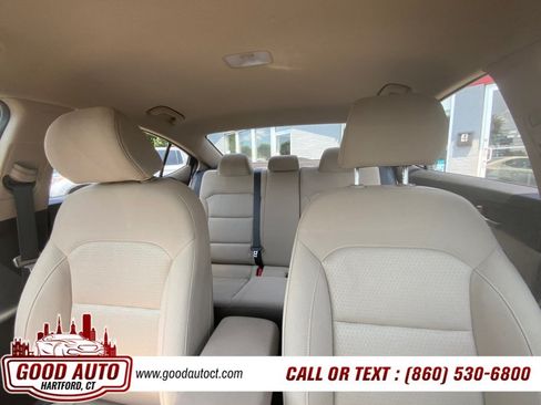 Used 2017 Hyundai Elantra SE w/ Cargo Package FWD image 18
