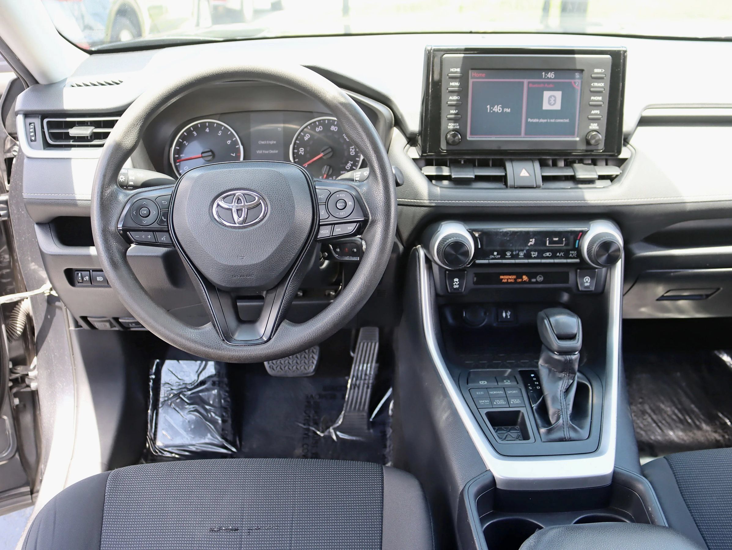 Used 2019 Toyota RAV4 LE w/ All Weather Liner Package AWD/4WD image 17