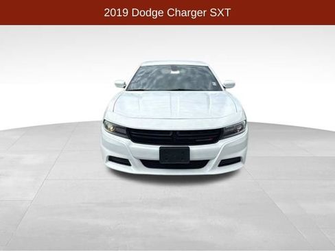 Used 2019 Dodge Charger SXT RWD image 2