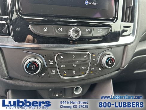Used 2023 Chevrolet Traverse LT image 18