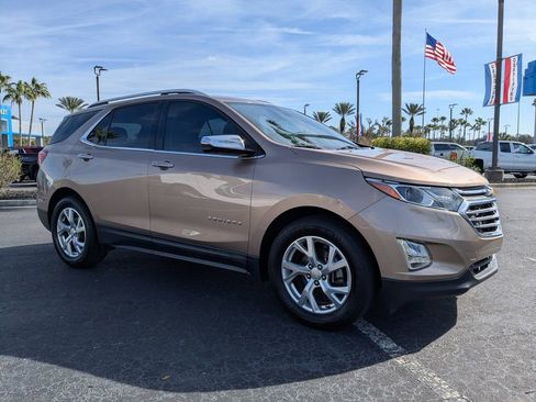 Used 2018 Chevrolet Equinox Premier image 2