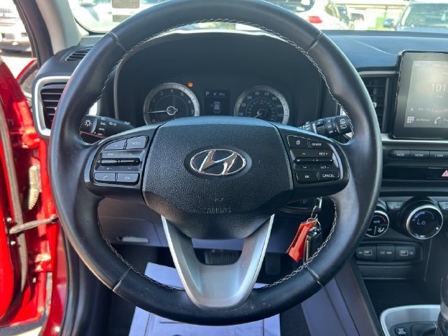 Used 2022 Hyundai Venue SEL FWD image 16