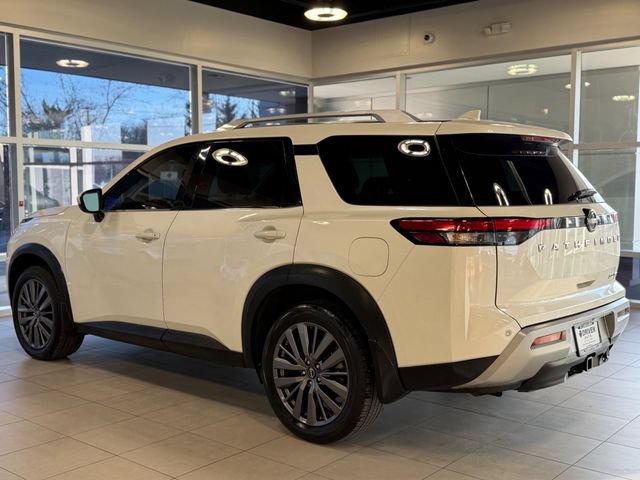 Used 2022 Nissan Pathfinder SL AWD/4WD image 14