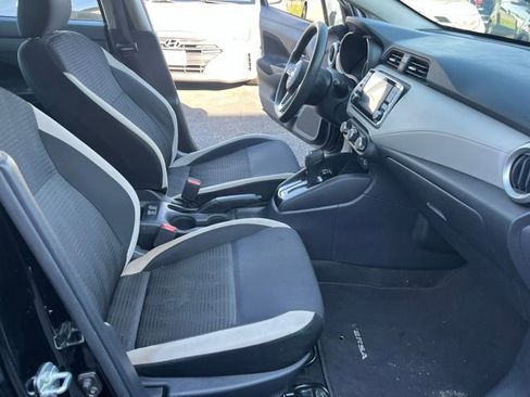Used 2022 Nissan Versa SV image 9