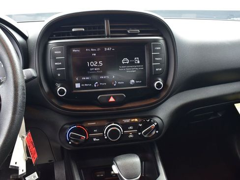 Used 2023 Kia Soul LX w/ LX Technology Package image 15