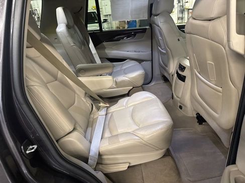 Used 2016 Cadillac Escalade Luxury image 26