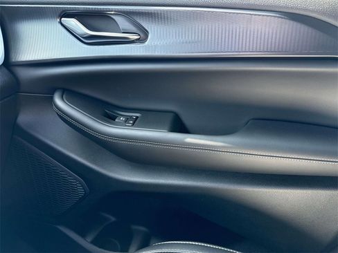 New 2024 Jeep Grand Cherokee Altitude image 28