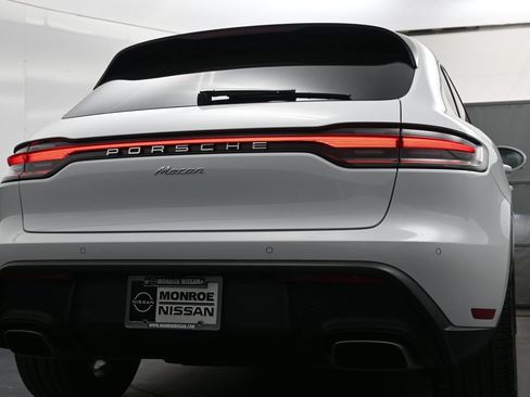 Used 2025 Porsche Macan AWD/4WD image 9