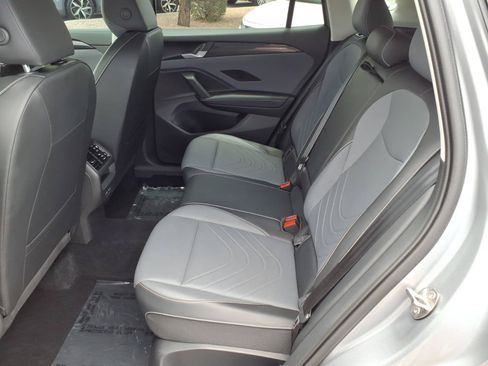 Certified 2025 Volkswagen Tiguan SE FWD image 22