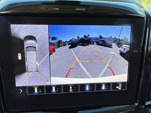 Used 2020 Chevrolet Traverse Premier image 25