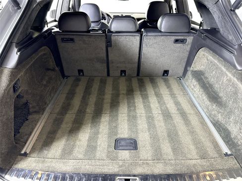 Used 2022 Bentley Bentayga image 29