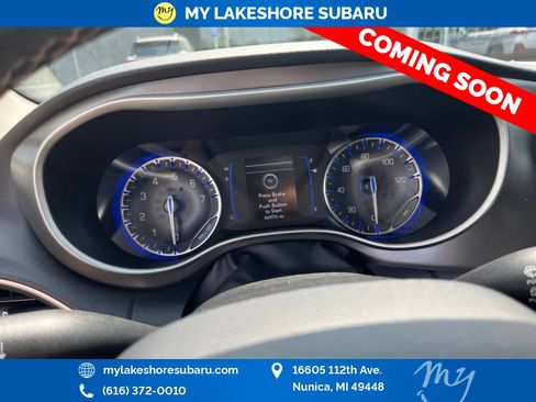 Used 2020 Chrysler Pacifica Touring-L FWD image 12