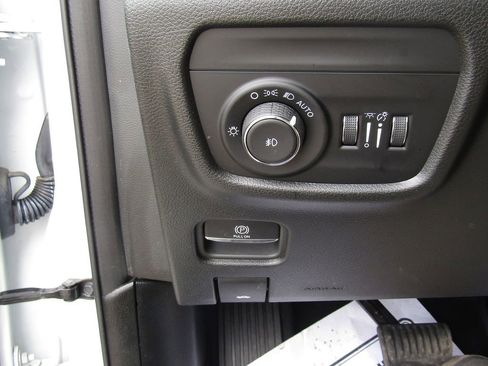 Used 2023 Jeep Grand Cherokee L Limited AWD/4WD image 27