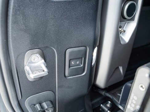 Used 2023 Land Rover Defender 110 S image 68